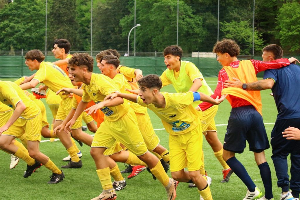... formare non solo calciatori, ma persone complete ...