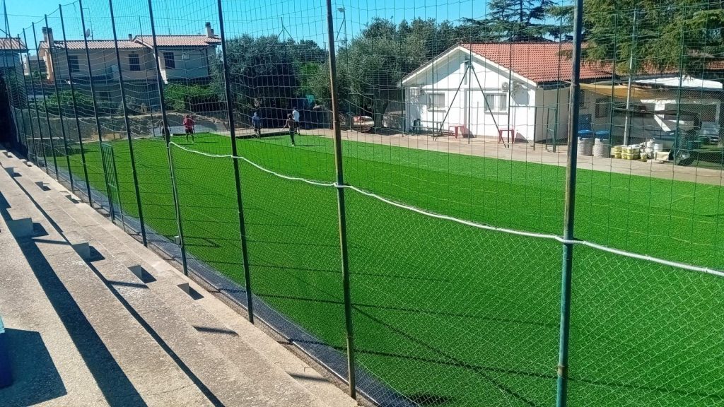 Manutenzione e rifacimento manto erboso.
